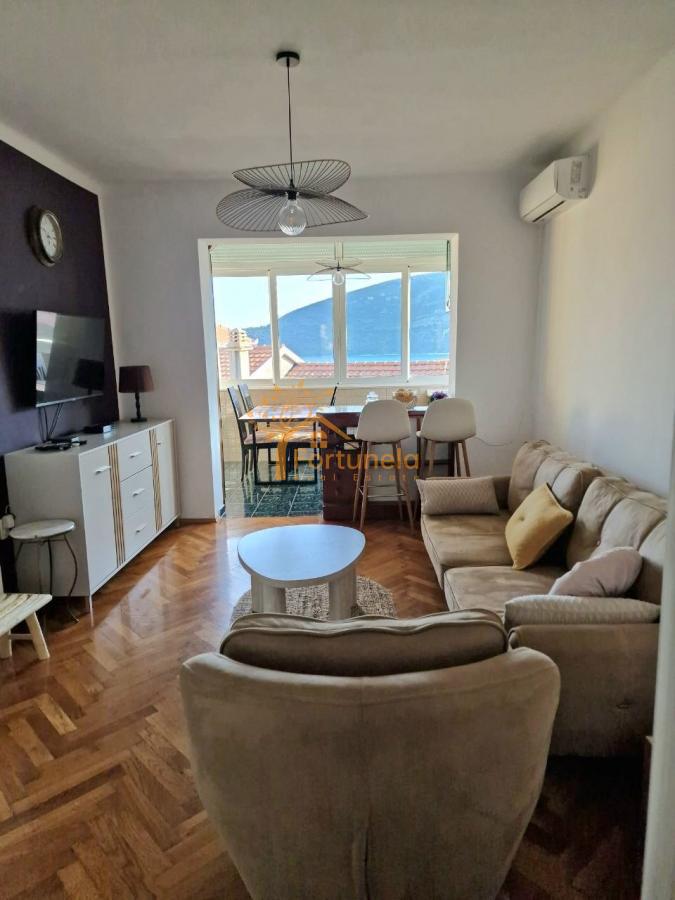 Modern two-bedroom apartment in central Herceg Novi