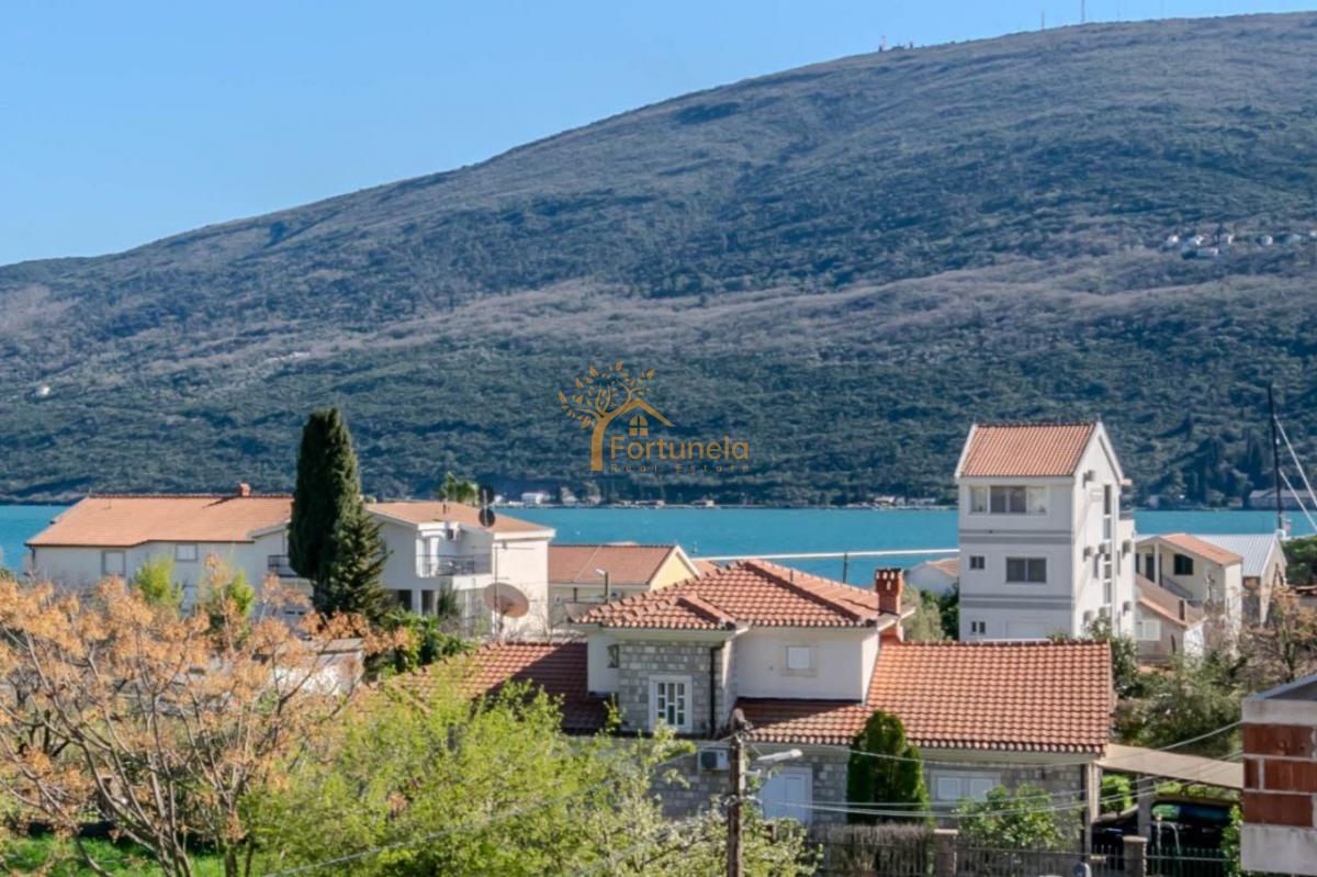 Two-bedroom apartment in Đenovići, Herceg Novi