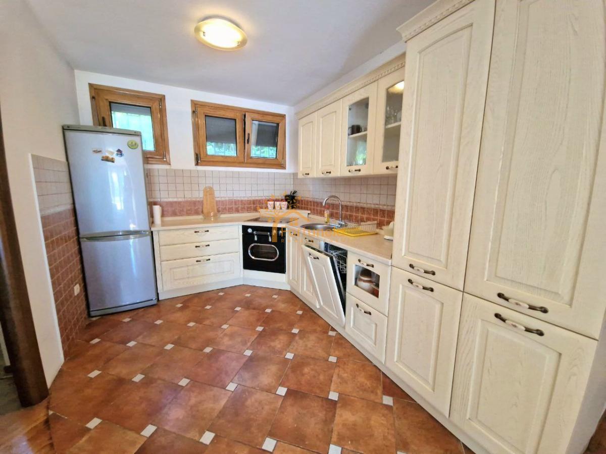 Two-bedroom apartment in central Herceg Novi – Karača